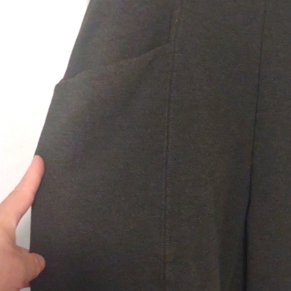 Cropped stretchy pants
